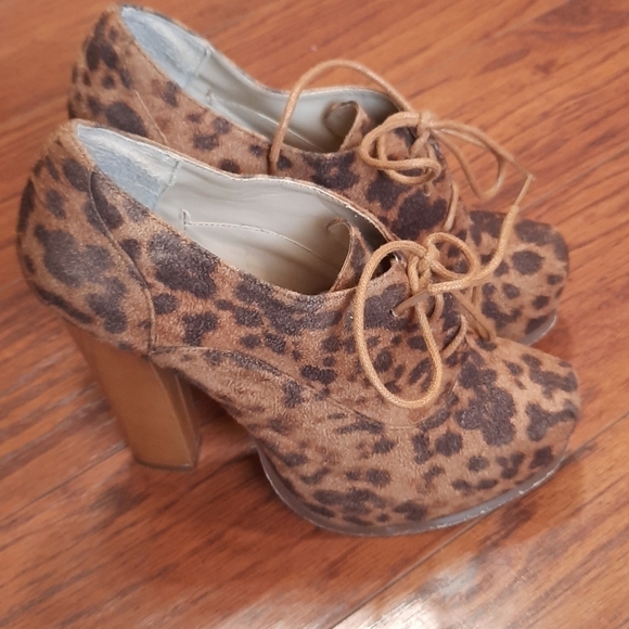 Leopard Print Oxfords - Picture 2 of 8